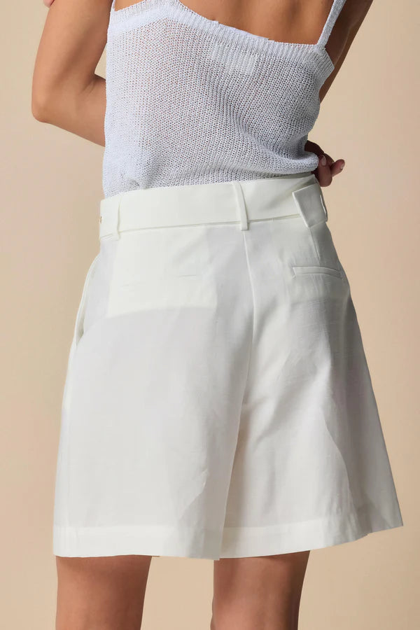 Short ampi con cintura in vita