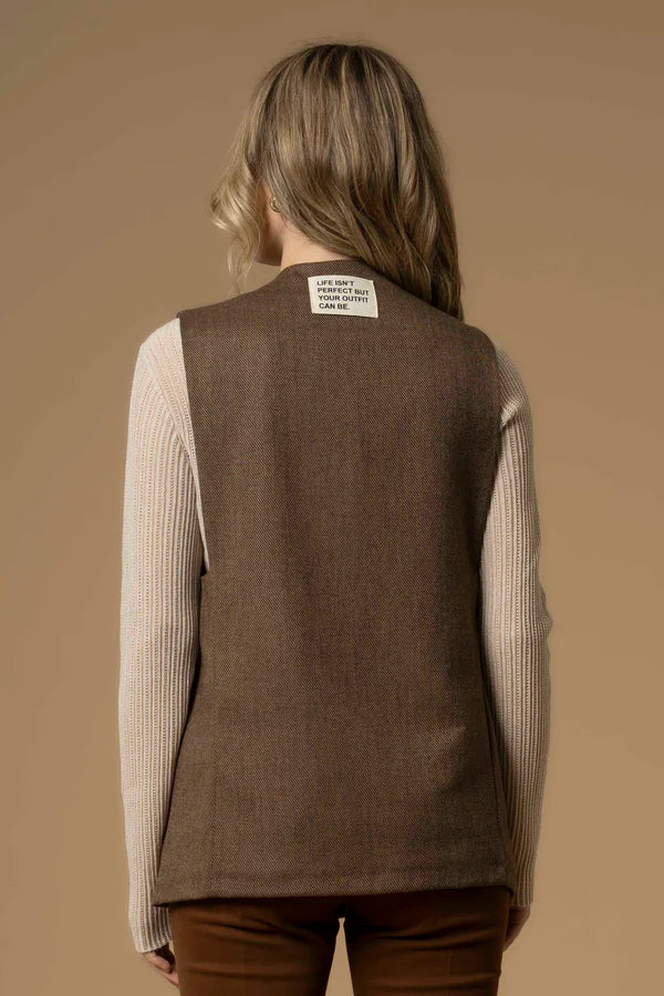 Gilet con bottone gioiello