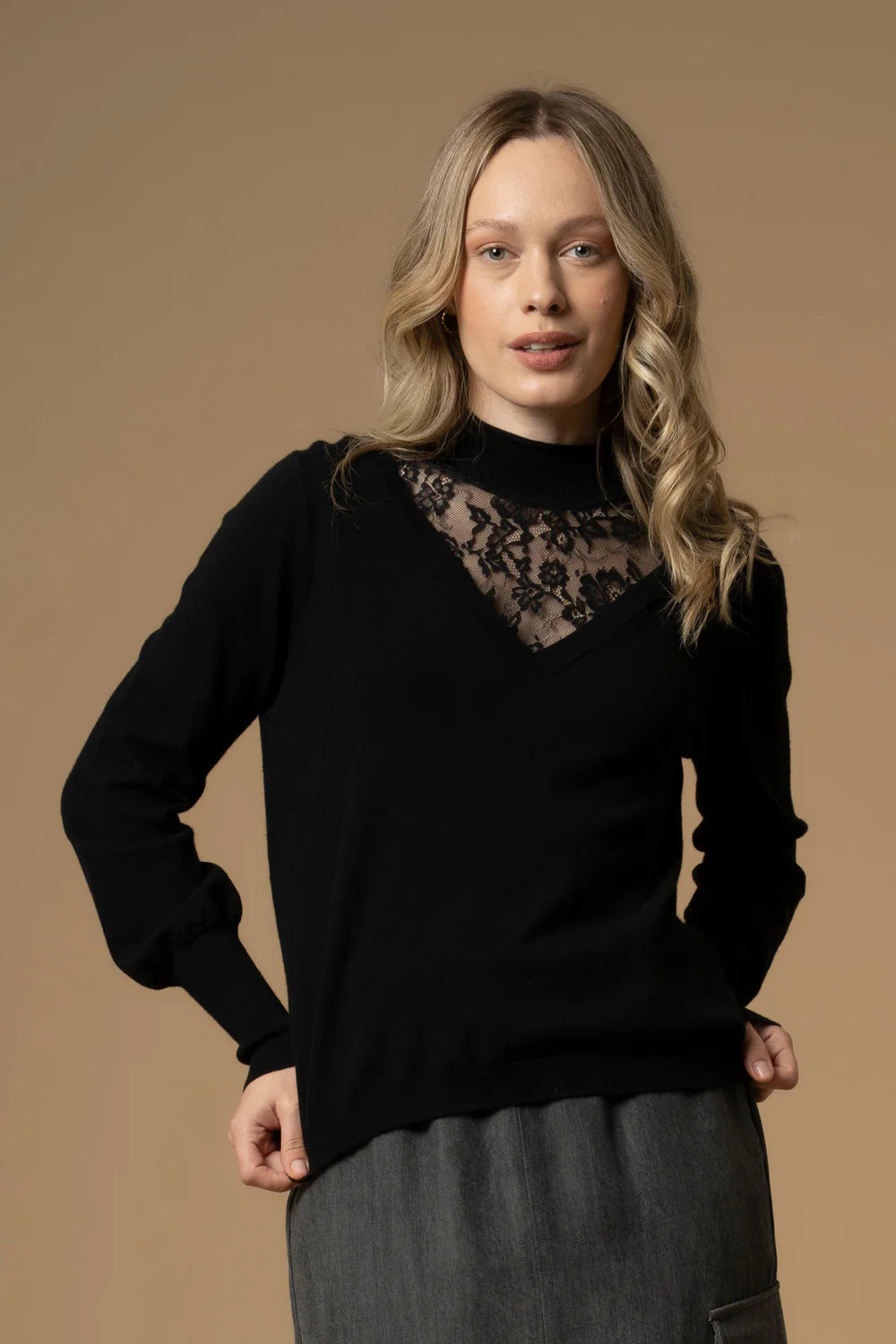 Maglia con inserto in pizzo