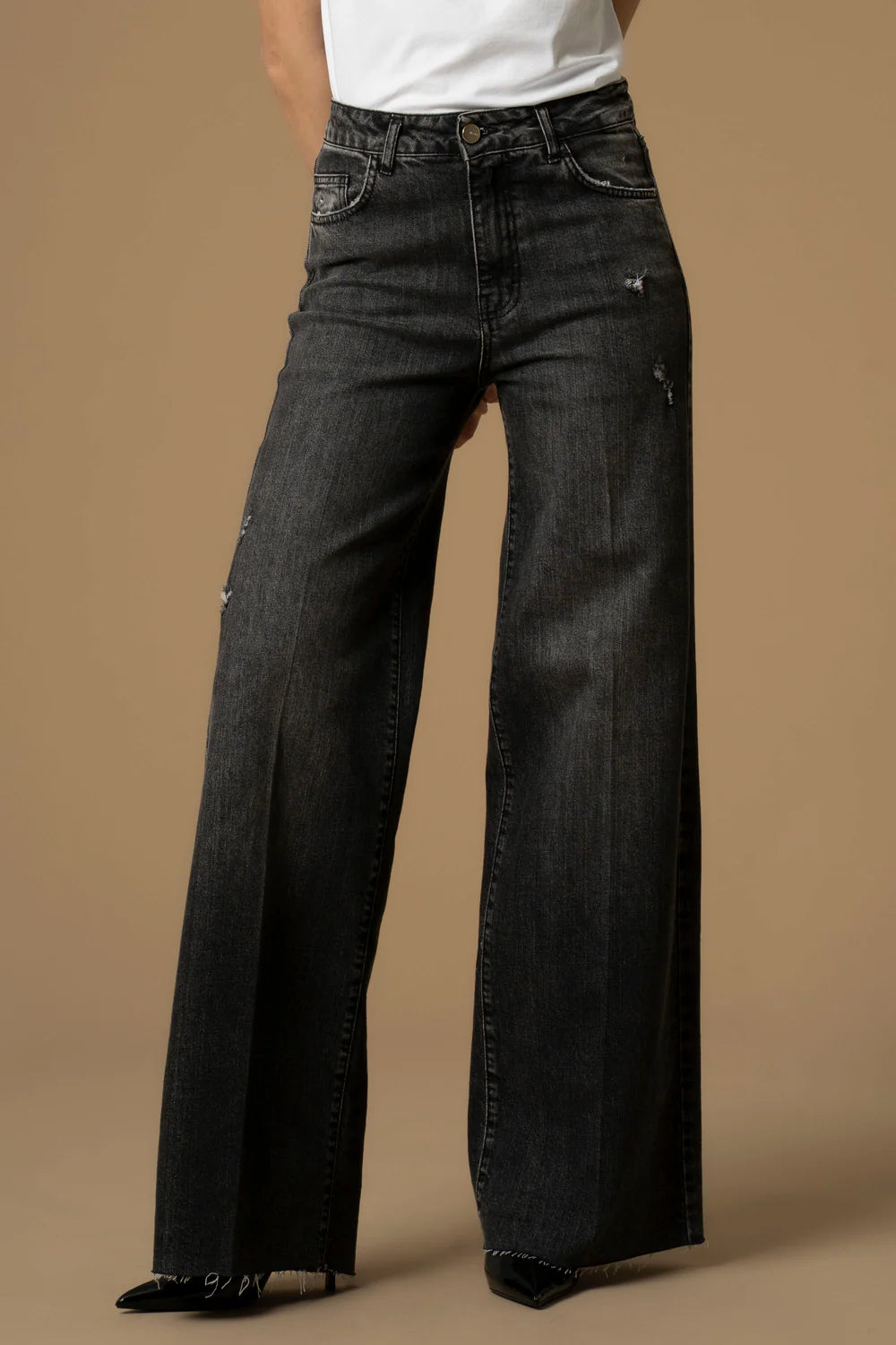 Pantaloni in denim con dettagli distressed Kocca