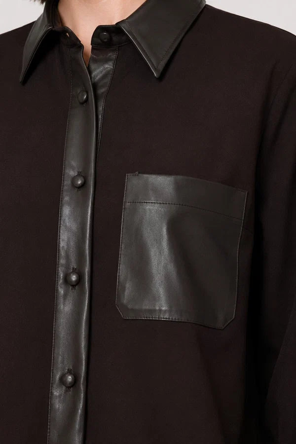 CAMICIA CON DETTAGLI IN SIMILPELLE KOCCA